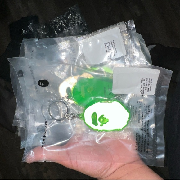 Bape reflective keychain - Picture 6 of 8